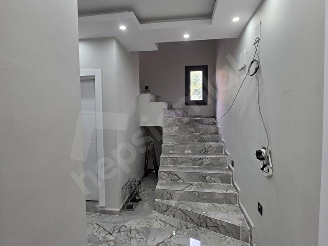 PAYAS İSTİKLALDE SATIL KÖŞE PARSEL 240 M2 DUBLEKS EV ve ARSASI - Görsel 23
