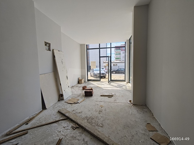 GÜNEYDEN E.5 VE METRONUN YANI BAŞINDA 80M2 DÜZ GİRİŞ DÜKKAN - Görsel 8