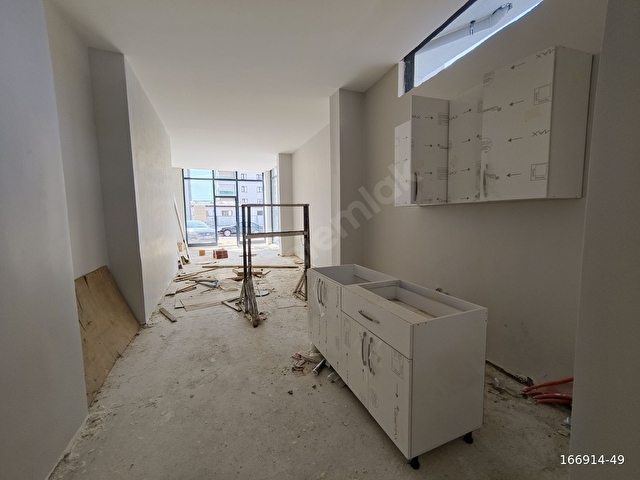 GÜNEYDEN E.5 VE METRONUN YANI BAŞINDA 80M2 DÜZ GİRİŞ DÜKKAN - Görsel 25