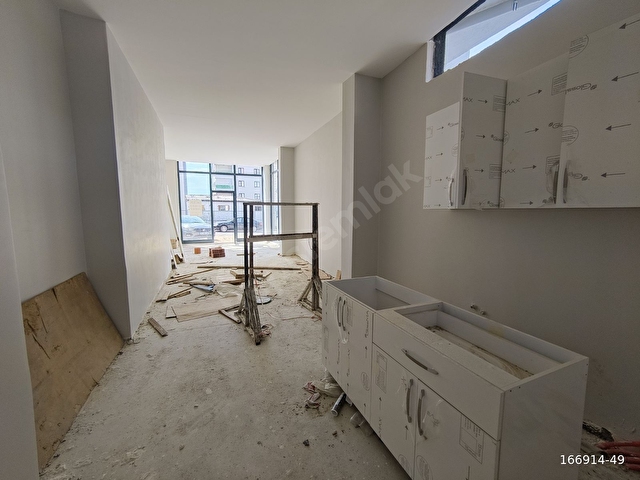 GÜNEYDEN E.5 VE METRONUN YANI BAŞINDA 80M2 DÜZ GİRİŞ DÜKKAN - Görsel 24