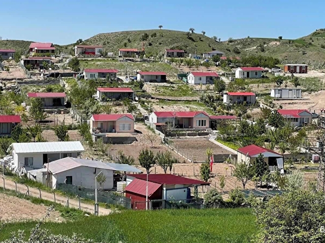 AYAŞ FERUZDA SATILIK 530 M2 ARSA İÇERİSİNDE EV EŞYASI İLE BİRLİK