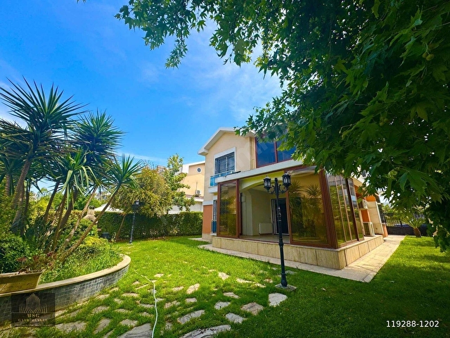 MSGDEN FORUM BORNOVA KARŞISI SİTE İÇİNDE TAM MÜSTAKİL 4+1 VİLLA