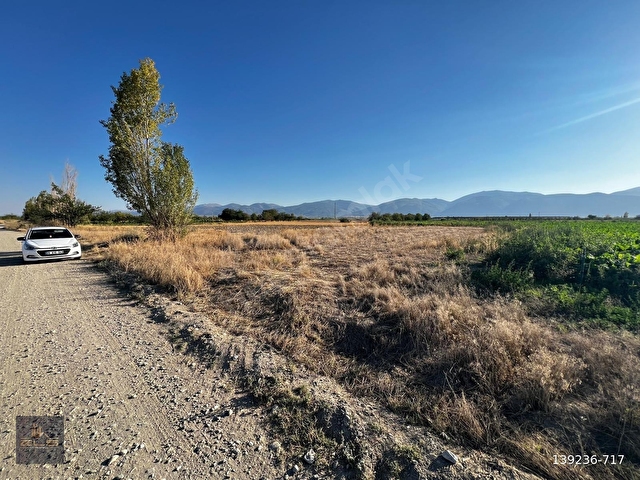 KONYA AKŞEHİRDE YERLEŞİM YERİNE YAKIN ANA YOL ÜZERİ