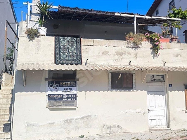 KUŞADASININ KALBİNDE TAKASA AÇIK SATILIK EV VE ARSASI İÇİNDE EV OLAN İMARLI ARSAMIZ SATIŞTADIR. - Görsel 4