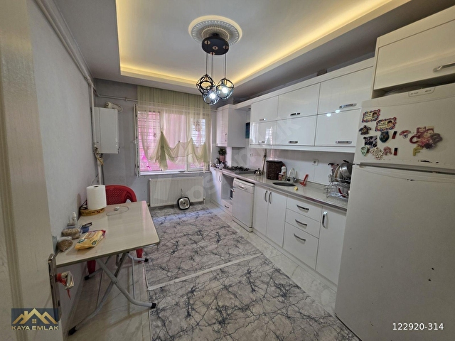 İSTİKLALDE FUL BAKIMLI ARA KAT 3+1 KATTAN BÖLME DAİRE - Görsel 25