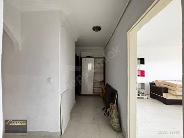 AKARSU EMLAKTAN SOKULLU CADDESİ ÜZERİNDE 3+1 KOMBİLİ OTOPARKLI BAHÇE ÇIKIŞLI MERKEZİ KONUMDA DAİRE - Görsel 8