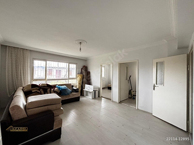 AKARSU EMLAKTAN SOKULLU CADDESİ ÜZERİNDE 3+1 KOMBİLİ OTOPARKLI BAHÇE ÇIKIŞLI MERKEZİ KONUMDA DAİRE - Görsel 23