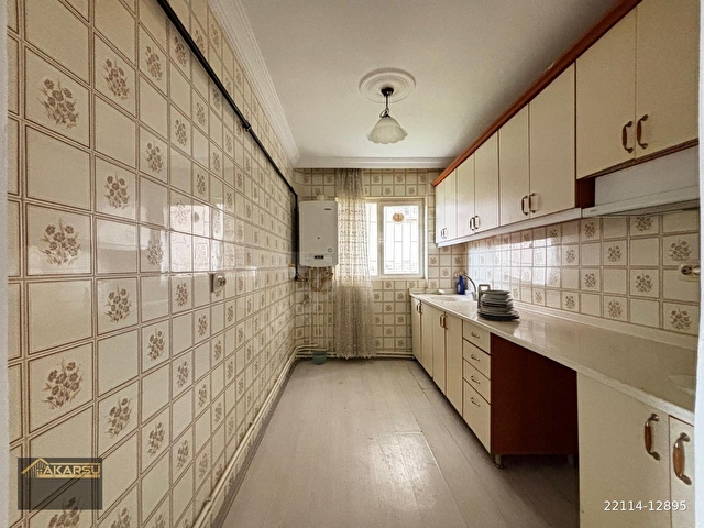 AKARSU EMLAKTAN SOKULLU CADDESİ ÜZERİNDE 3+1 KOMBİLİ OTOPARKLI BAHÇE ÇIKIŞLI MERKEZİ KONUMDA DAİRE - Görsel 16