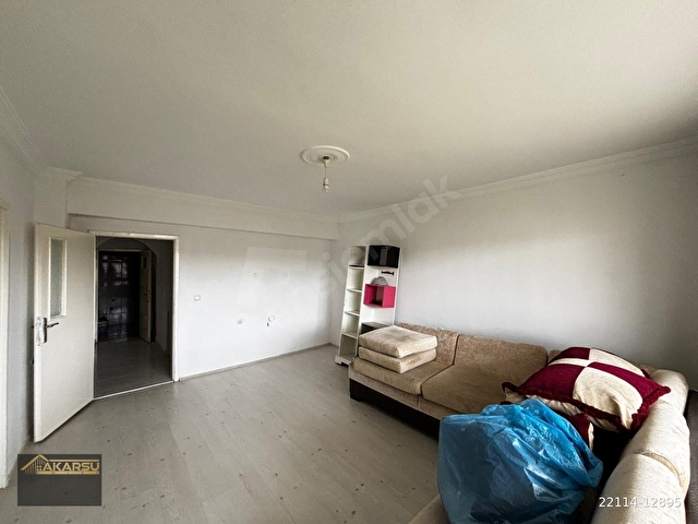 AKARSU EMLAKTAN SOKULLU CADDESİ ÜZERİNDE 3+1 KOMBİLİ OTOPARKLI BAHÇE ÇIKIŞLI MERKEZİ KONUMDA DAİRE - Görsel 25