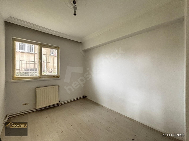 AKARSU EMLAKTAN SOKULLU CADDESİ ÜZERİNDE 3+1 KOMBİLİ OTOPARKLI BAHÇE ÇIKIŞLI MERKEZİ KONUMDA DAİRE - Görsel 28
