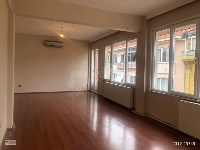 KADIKÖY RASİMPAŞADA 3+1 BOŞ 125 M² KATTA TEK SATILIK