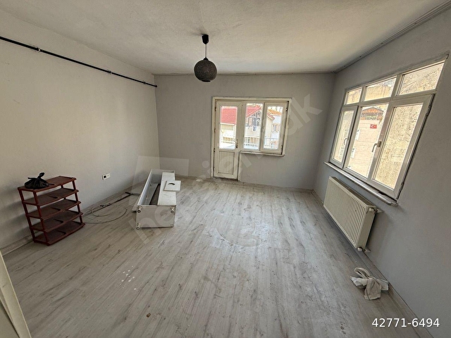 2+1 90 m2 MERKEZİ KONUMDA ÖĞRENCİYE BEKARA UYGUN EŞYASIZ - Görsel 5