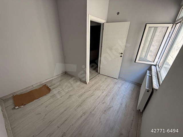2+1 90 m2 MERKEZİ KONUMDA ÖĞRENCİYE BEKARA UYGUN EŞYASIZ - Görsel 9