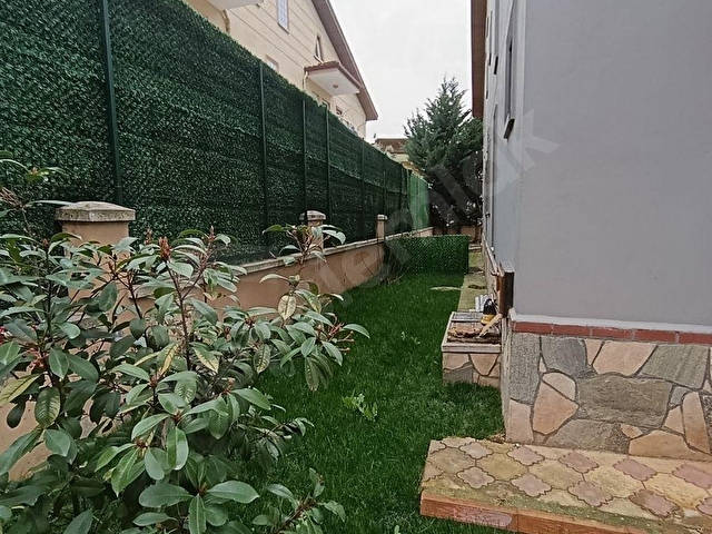 ŞANLI EMLAKTAN, YALOVA KADIKÖYDE 8+1 MASRAFSIZ OTURMAYA HAZIR SATILIK TRİPLEKS VİLLA - Görsel 4