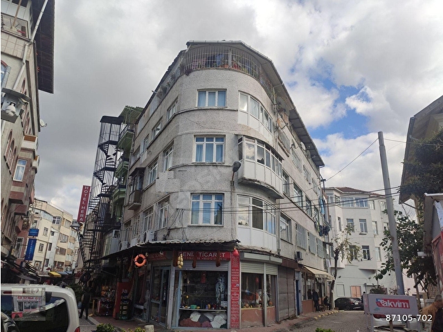 KUMKAPIDA SATILIK DENİZ MANZARALI DAİRE 2+1