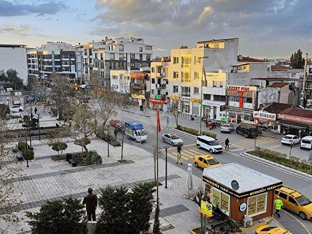 MENDERES BELEDİYE MEYDANINA BAKAN TAM MERKEZDE HARİKA OFİS