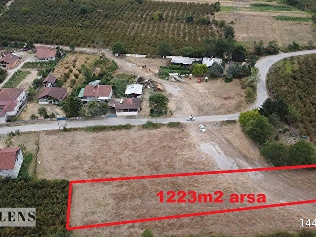 Düzce Yenivakıf köyünde satılık 1223m2 tarla