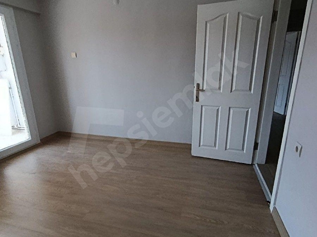 Bayraklı Adalet Mahallesinde Caddeye yakın Ara katta 3+1 Ferah Doğalgazlı Kiralık Daire - Görsel 23