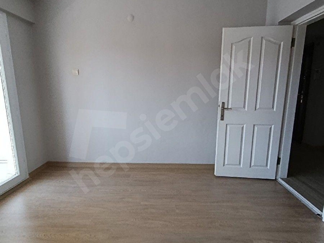 Bayraklı Adalet Mahallesinde Caddeye yakın Ara katta 3+1 Ferah Doğalgazlı Kiralık Daire - Görsel 24