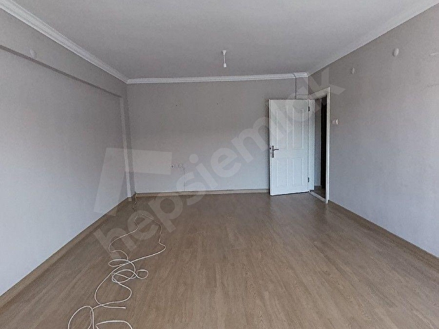 Bayraklı Adalet Mahallesinde Caddeye yakın Ara katta 3+1 Ferah Doğalgazlı Kiralık Daire - Görsel 26