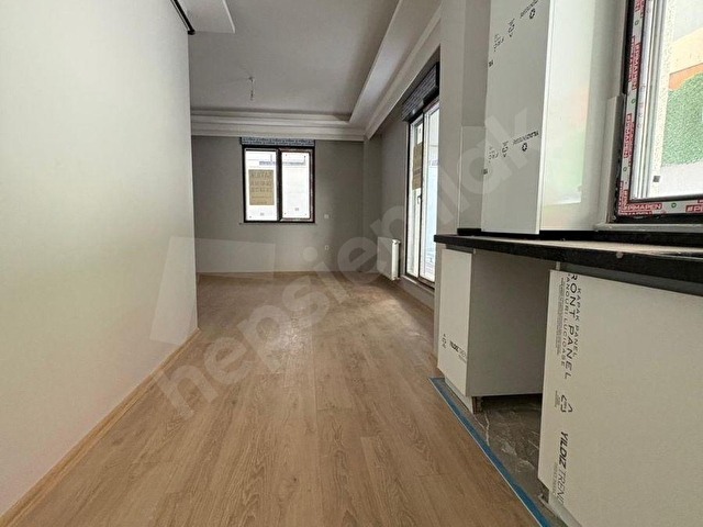 ROTADAN LİBADİYEDE SIFIR-GENİŞ VERANDALI-YÜKSEK İRTİFAKLI 1+1 BAHÇE KATI SATILIK DAİRE - Görsel 6