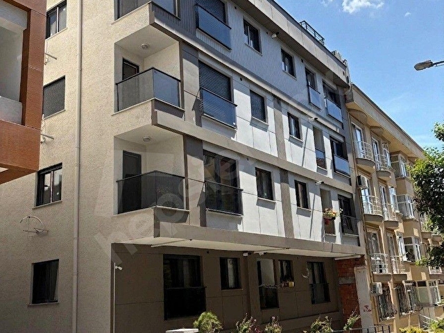 ROTADAN LİBADİYEDE SIFIR-GENİŞ VERANDALI-YÜKSEK İRTİFAKLI 1+1 BAHÇE KATI SATILIK DAİRE