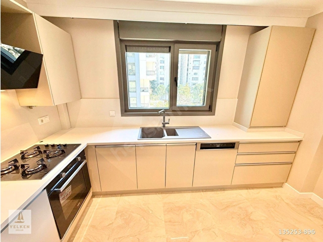 CADDEBOSTAN SAHİLDE 3+1 İŞYERİNE, KONUTA UYGUN SIFIR