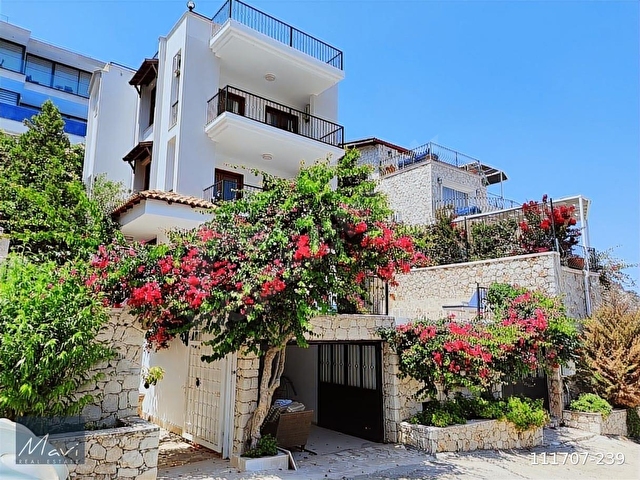 Kalkanda müthiş deniz manzaralı denize yakın satılık lüks villa - Görsel 5