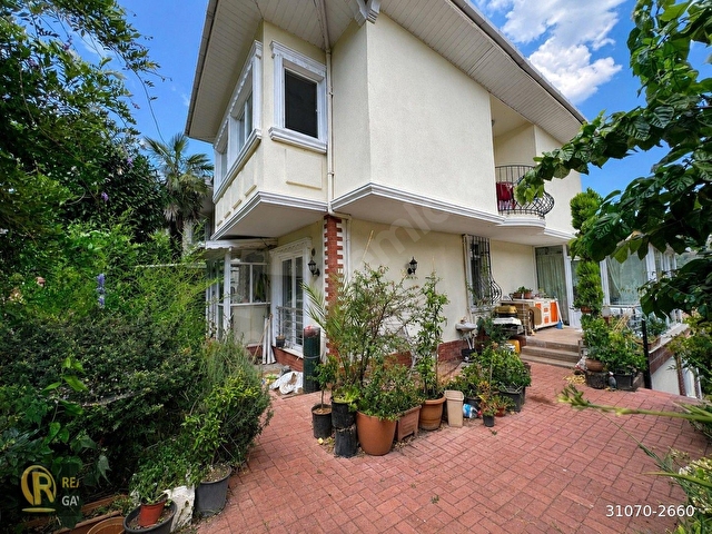 Üsküdar Çengelköy Ata-2 Sitesinde 300 m2 Boş Tripleks Villa - Görsel 2