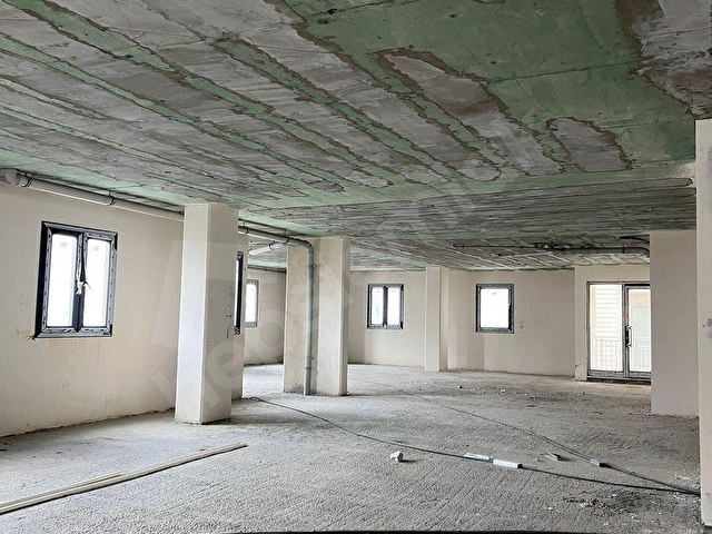 BEYLİKDÜZÜ GÜRPINAR MERKEZİ CADDE ÜSTÜNDE 445m2 KİRALIK DÜKKAN - Görsel 4