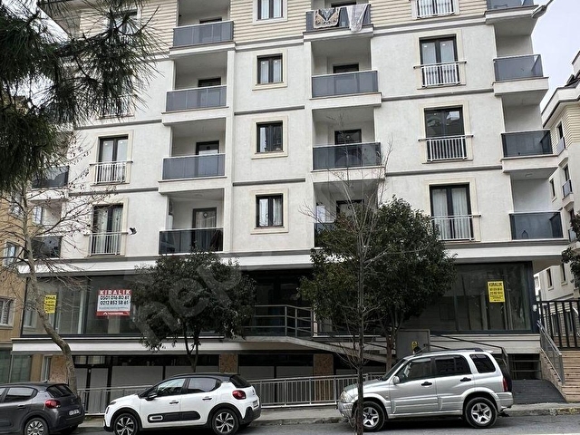 BEYLİKDÜZÜ GÜRPINAR MERKEZİ CADDE ÜSTÜNDE 445m2 KİRALIK DÜKKAN