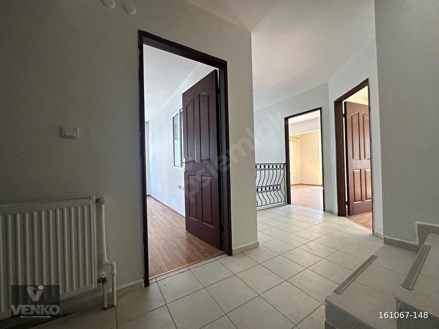 Gaziemir Nasır Villaları Sitesinde Kiralık 4+1 Tripleks Villa - Görsel 12