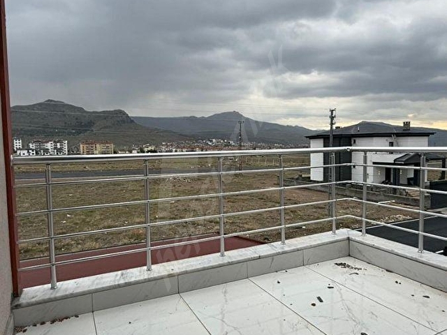 ÖZ GAYE EMLAKTAN DEVELİ BAHÇELİEVLER MAHALLESİNDE SATILIK VİLLA - Görsel 12