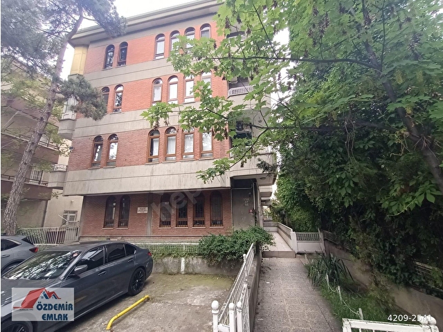 EMEK ÖZDEMİR EMLAKTAN BAKIMLI ÖN CEPHE BALKONLU 3+1 YÜKSEK GİRİŞ