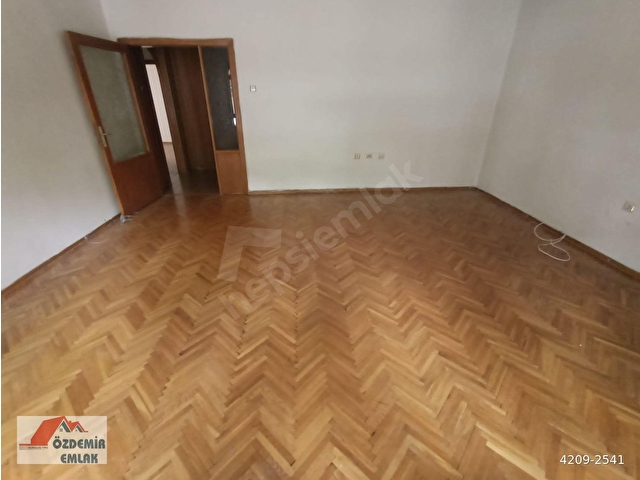 EMEK ÖZDEMİR EMLAKTAN BAKIMLI ÖN CEPHE BALKONLU 3+1 YÜKSEK GİRİŞ - Görsel 13