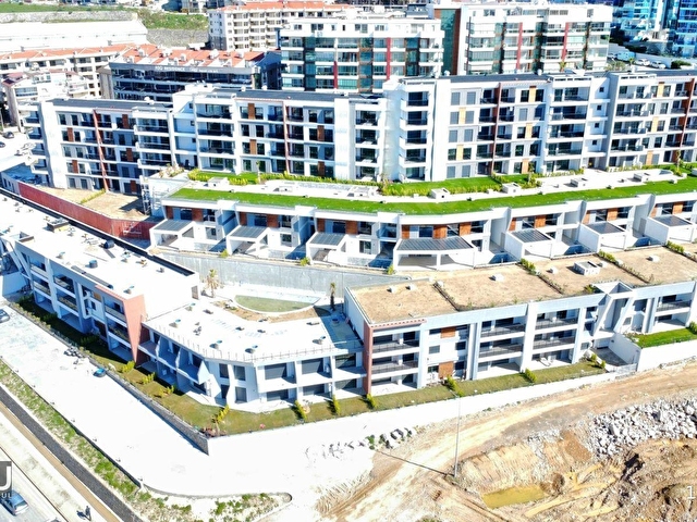KUŞADASINDA DENİZ MANZARALI 3+1 KAPALI MUTFAKLI DAİRELER