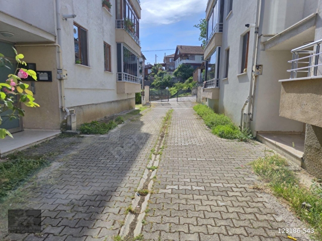 Adaplatinden Düzce Merkezde sitede garajlı 110m2 2 balkonlu 3+1 - Görsel 3