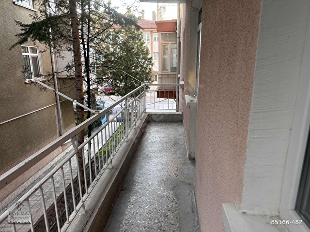 Eryılmazdan Metin Oktay Çat sokakta - Görsel 17