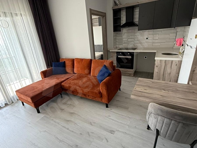 ESMEROĞLUNDAN YAŞAMKENTTE 2+1 KİRALIK EŞYALI TEMİZ DAİRE