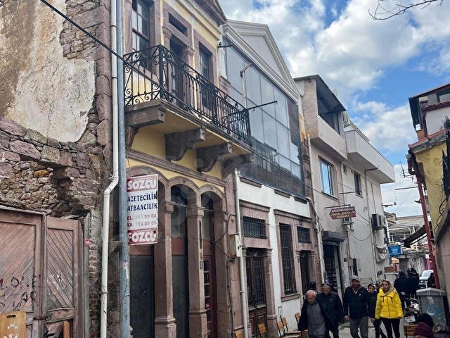 AYVALIK’IN TARİHİ ÇARŞI DOKUSUNDA, KARAKTERLİ TİCARİ YAPI... - Görsel 19