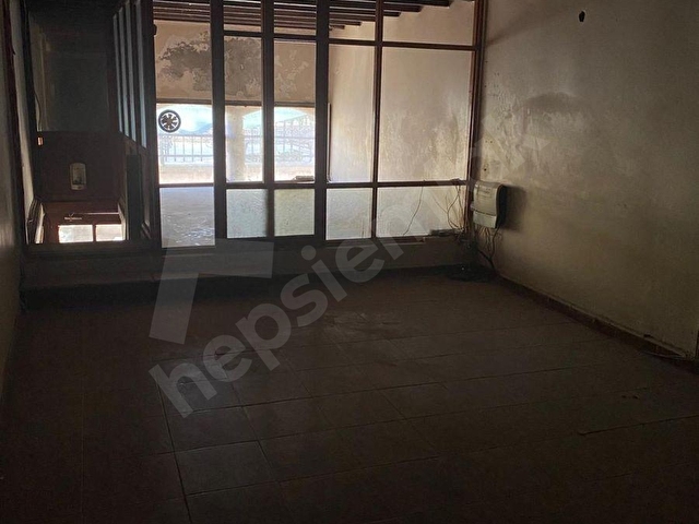 AYVALIK’IN TARİHİ ÇARŞI DOKUSUNDA, KARAKTERLİ TİCARİ YAPI... - Görsel 10