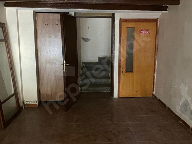 AYVALIK’IN TARİHİ ÇARŞI DOKUSUNDA, KARAKTERLİ TİCARİ YAPI... - Görsel 12
