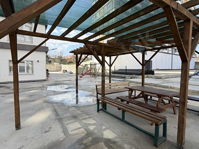 SİTE İÇERİSİNDE KAPALI OTOPARKLI EŞYALI DAİRE - Görsel 3
