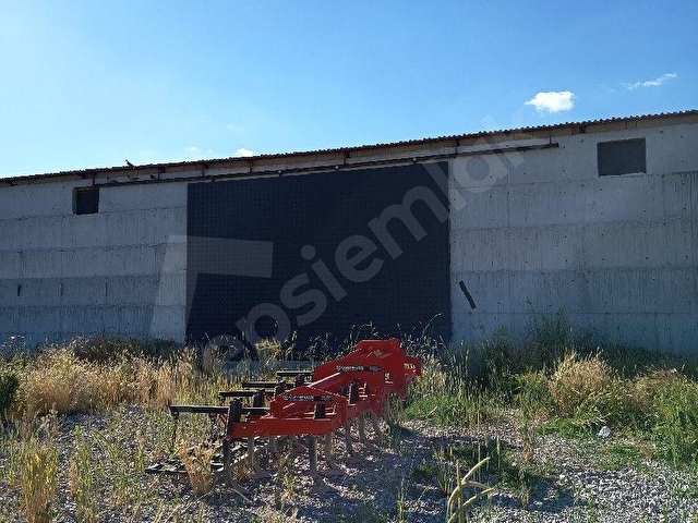 POLATLIDA YENİ MEHMETLİ MAHALLESİNDE 2025M² ARSA İÇİRİSİNEDE KURULU DÜZEN