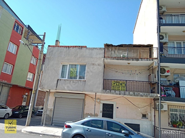 Bayraklı Onur mah. cadde üzeri satılık iki katlı müstakil ev