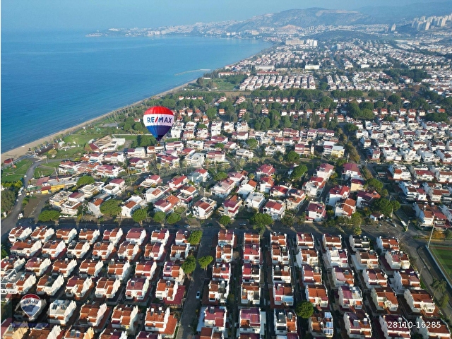 KARAOVADA PLAJA SADECE 80 METRE MESAFEDE YENİLENMİŞ 4+3 VİLLA