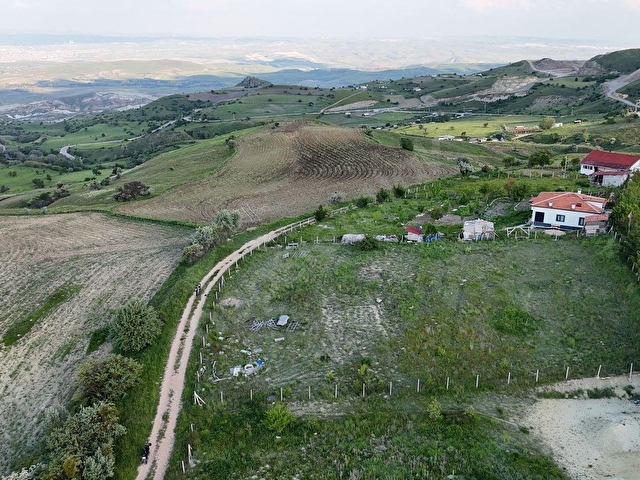 PANORAMİK MANZARALI ASFALT KENARI HİSSE TAPULU BAHÇE - Görsel 11