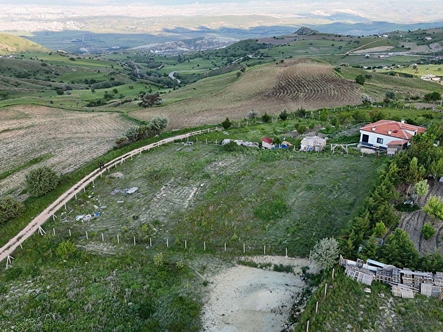 PANORAMİK MANZARALI ASFALT KENARI HİSSE TAPULU BAHÇE - Görsel 13