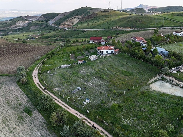 PANORAMİK MANZARALI ASFALT KENARI HİSSE TAPULU BAHÇE - Görsel 9