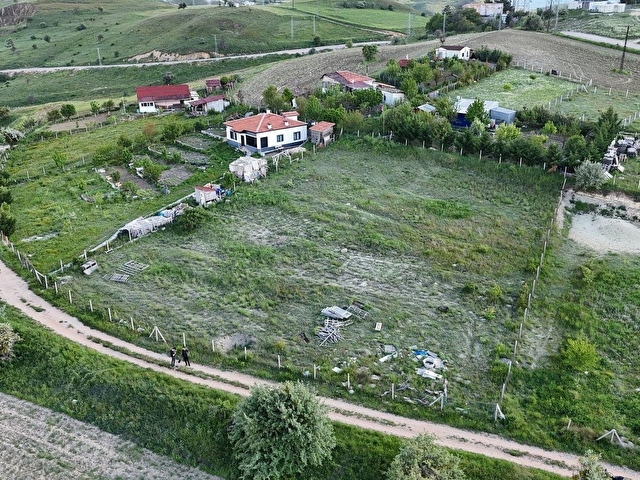 PANORAMİK MANZARALI ASFALT KENARI HİSSE TAPULU BAHÇE - Görsel 5